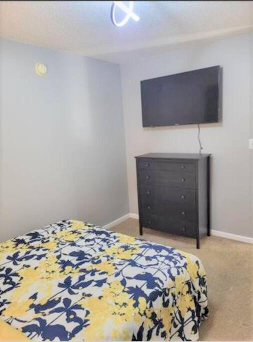 | Cute cottage*Minutes from Uptown