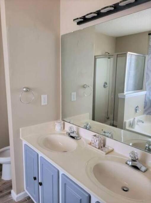 | Cute cottage*Minutes from Uptown