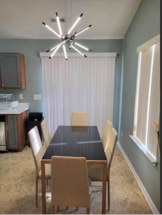 | Cute cottage*Minutes from Uptown