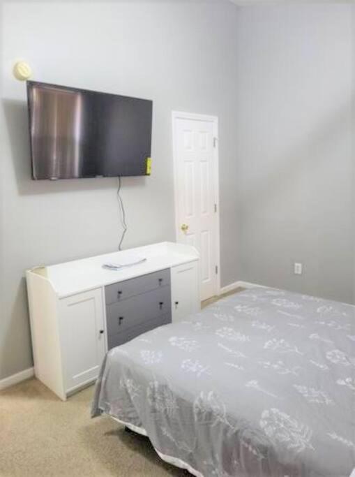 | Cute cottage*Minutes from Uptown