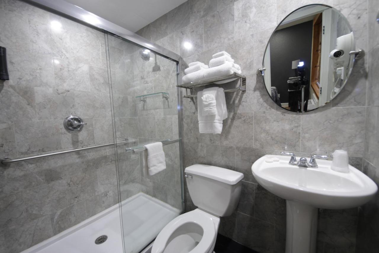 | Hyde Park Hotel