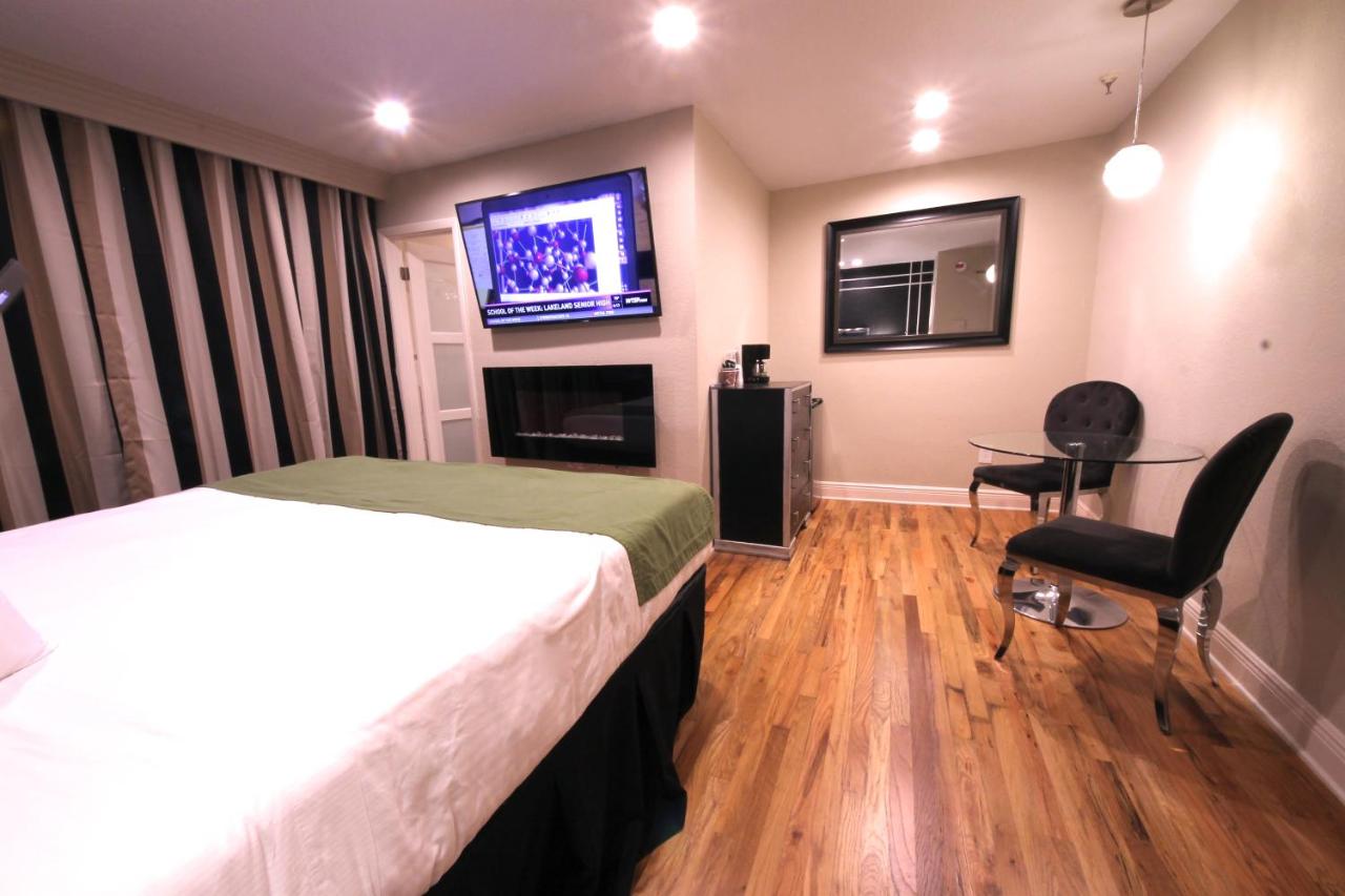 | Hyde Park Hotel