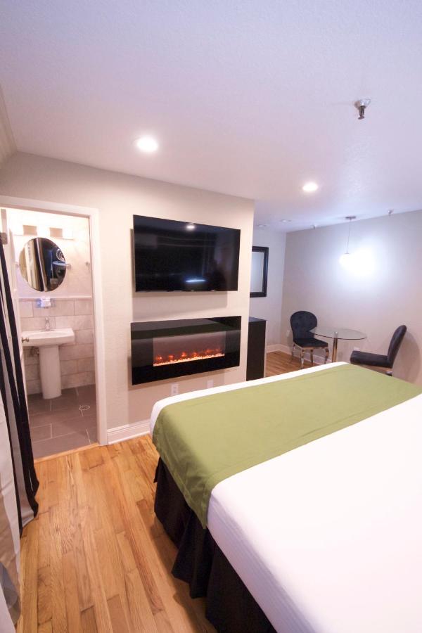 | Hyde Park Hotel