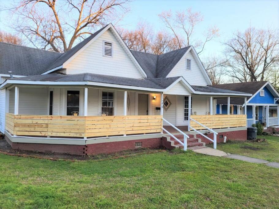 | Unbeatable Location*Close to everything*