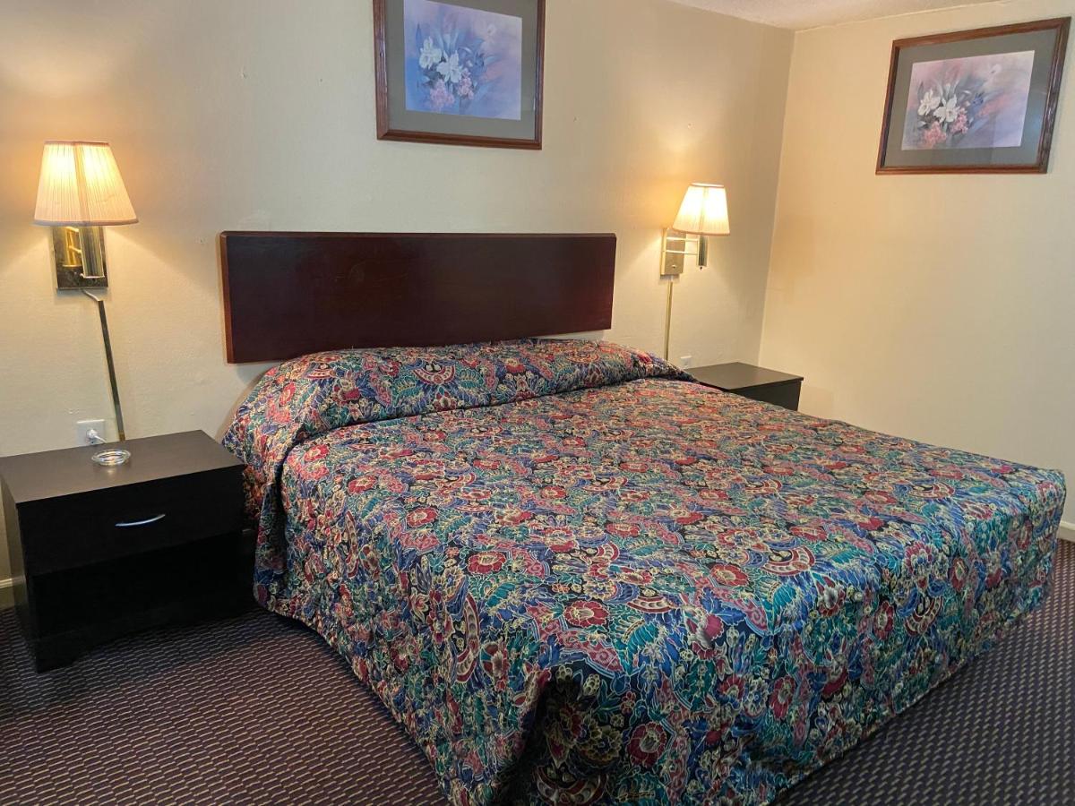 | Corbin Inn