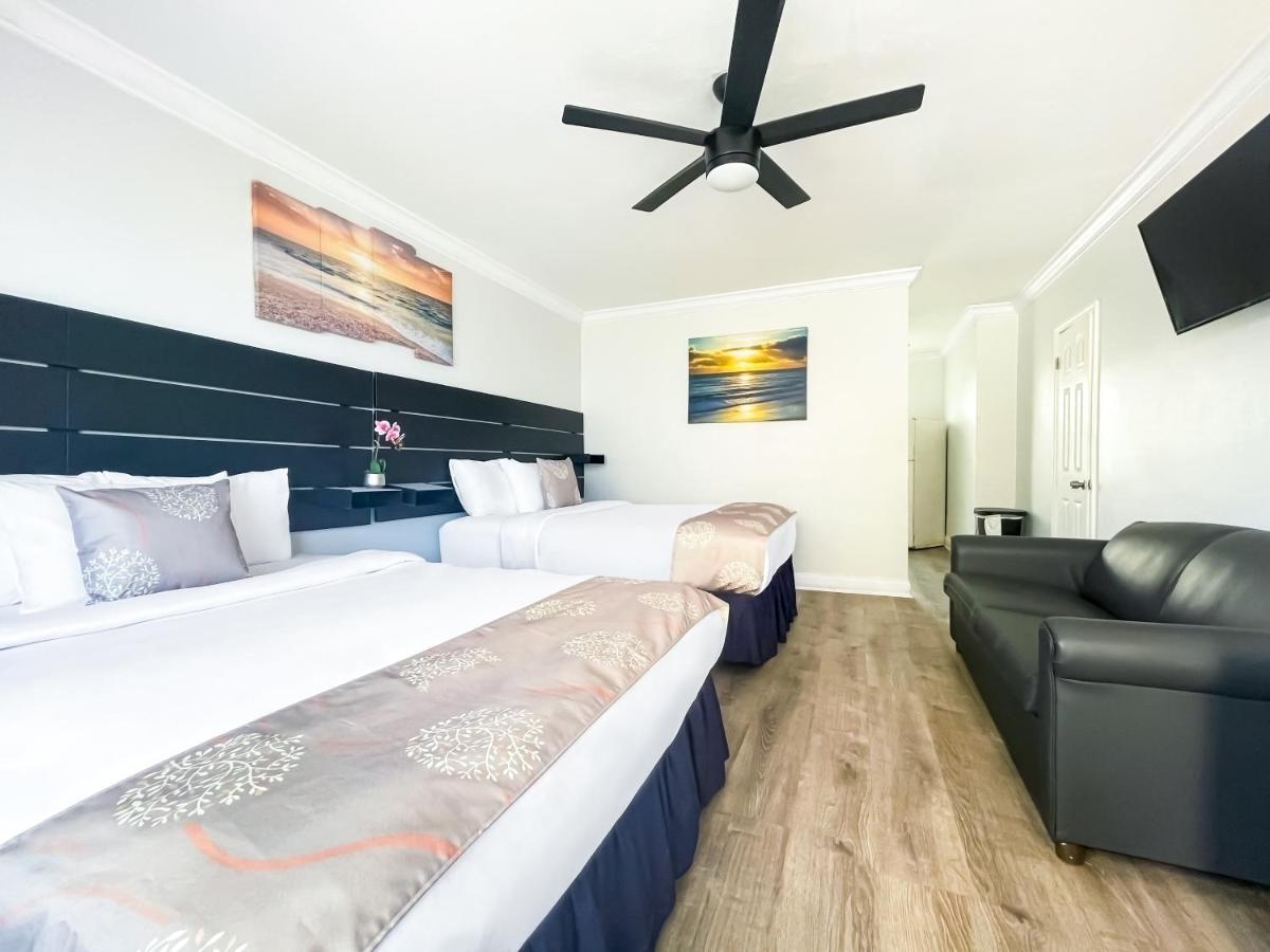 Deluxe Oceanfront 2 Queens at Hollywood Beach Hotels