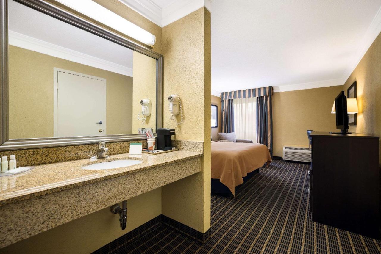  | Quality Inn and Suites Fairgrounds - Syracuse