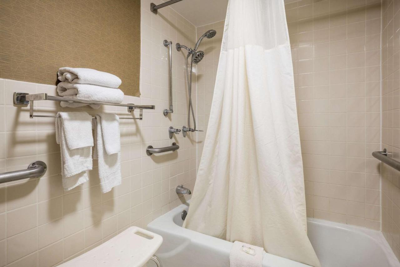  | Quality Inn and Suites Fairgrounds - Syracuse
