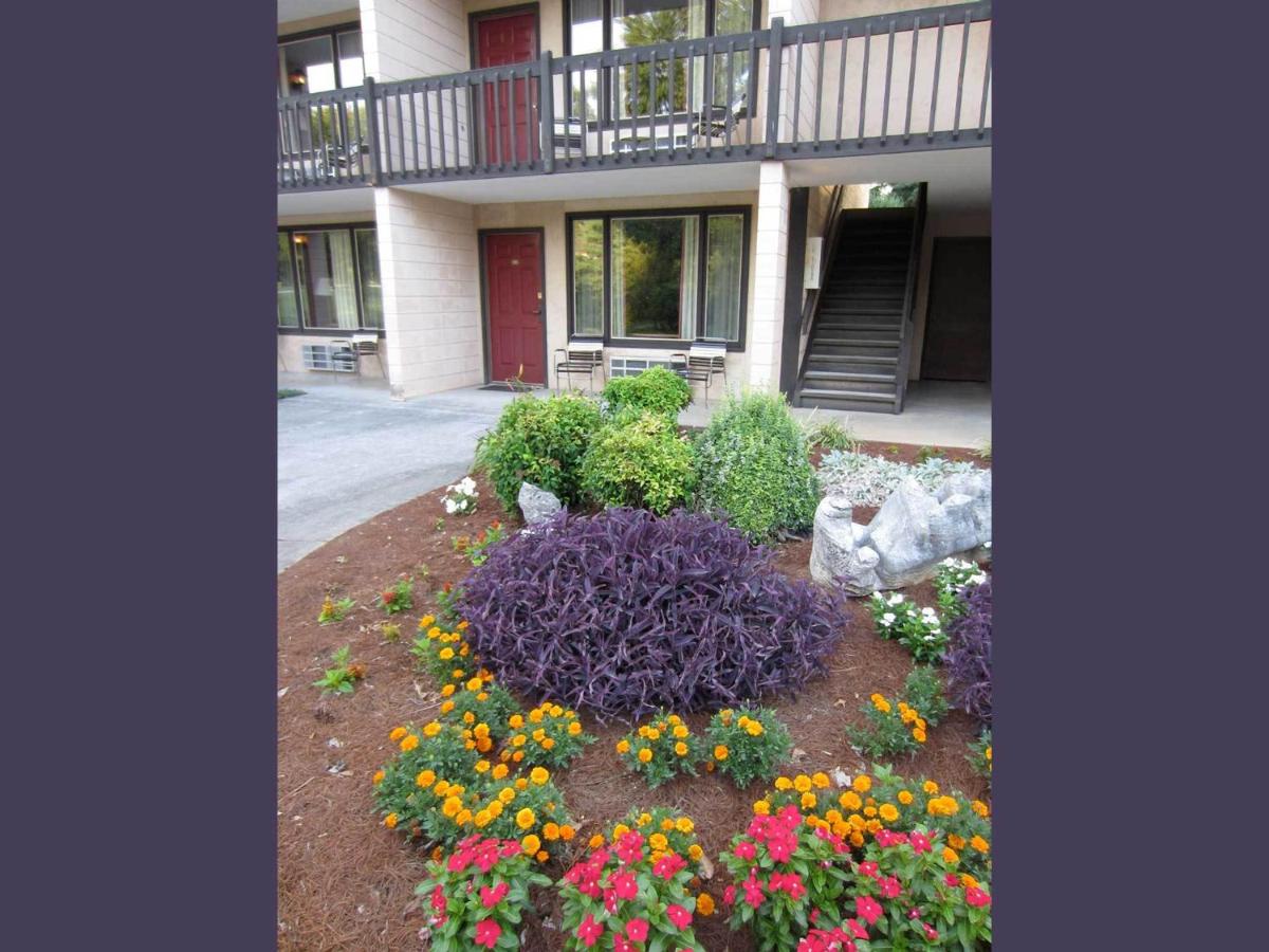 | Highland Manor Inn