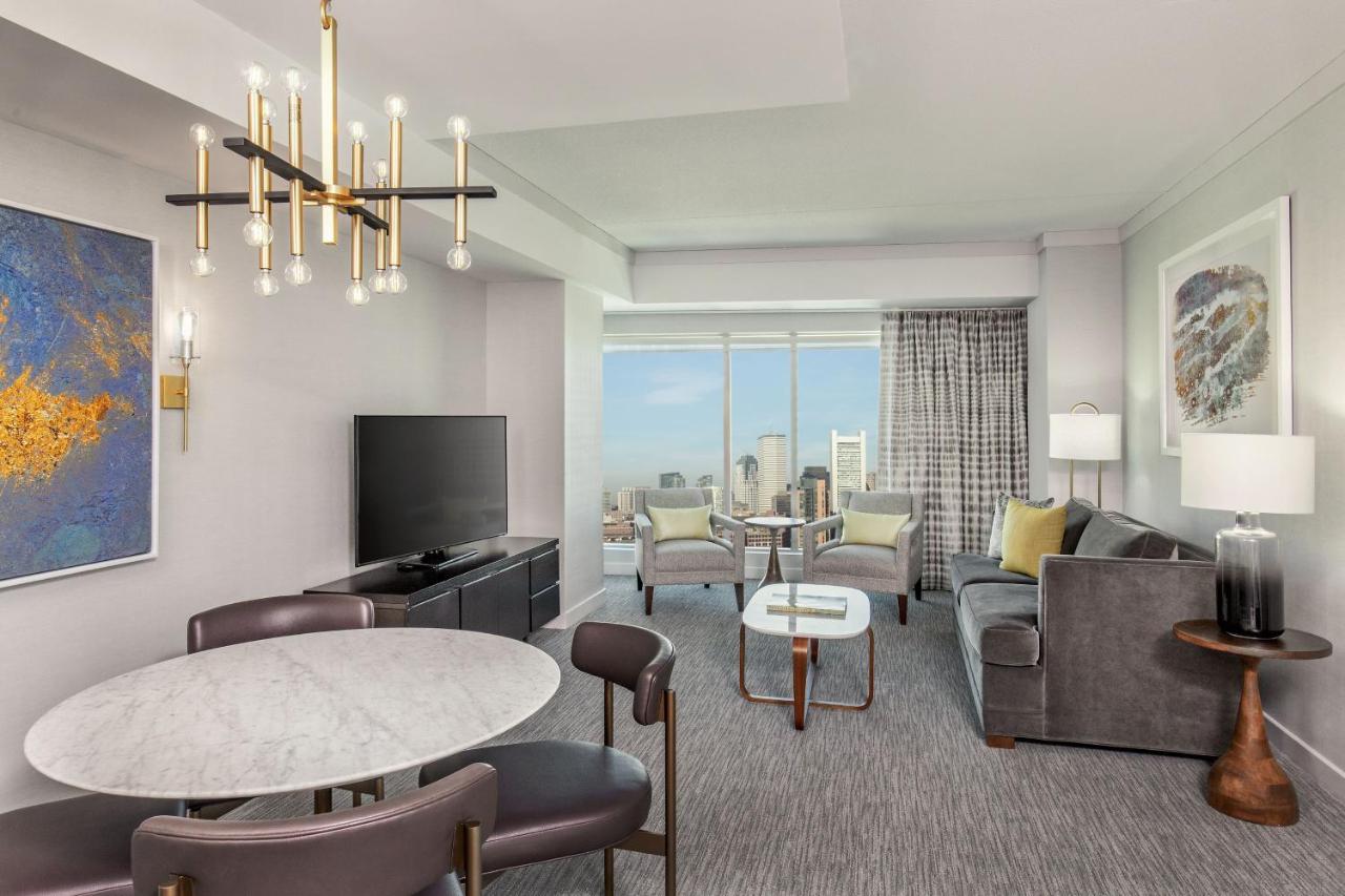Harbor 1 Key Suite, 1 Bedroom Junior Suite, Harbor view at The Westin Boston Seaport District