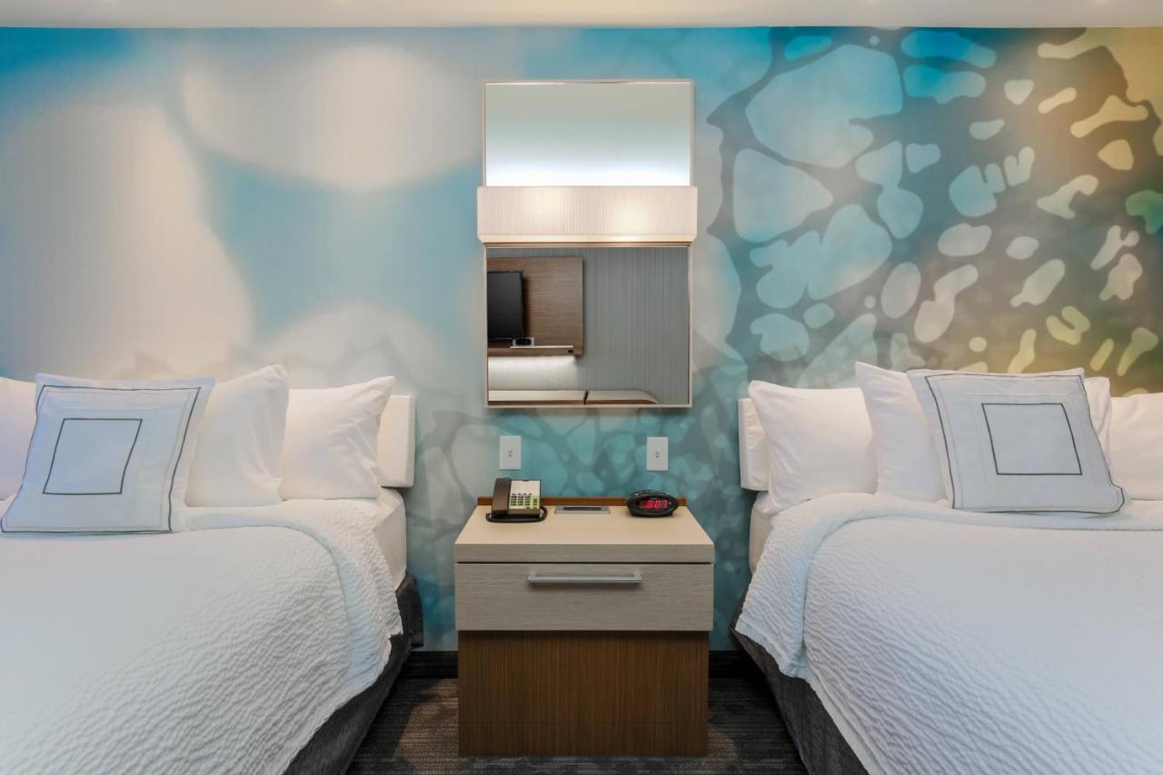 | Courtyard by Marriott Dallas Midlothian at Midlothian Conference Center