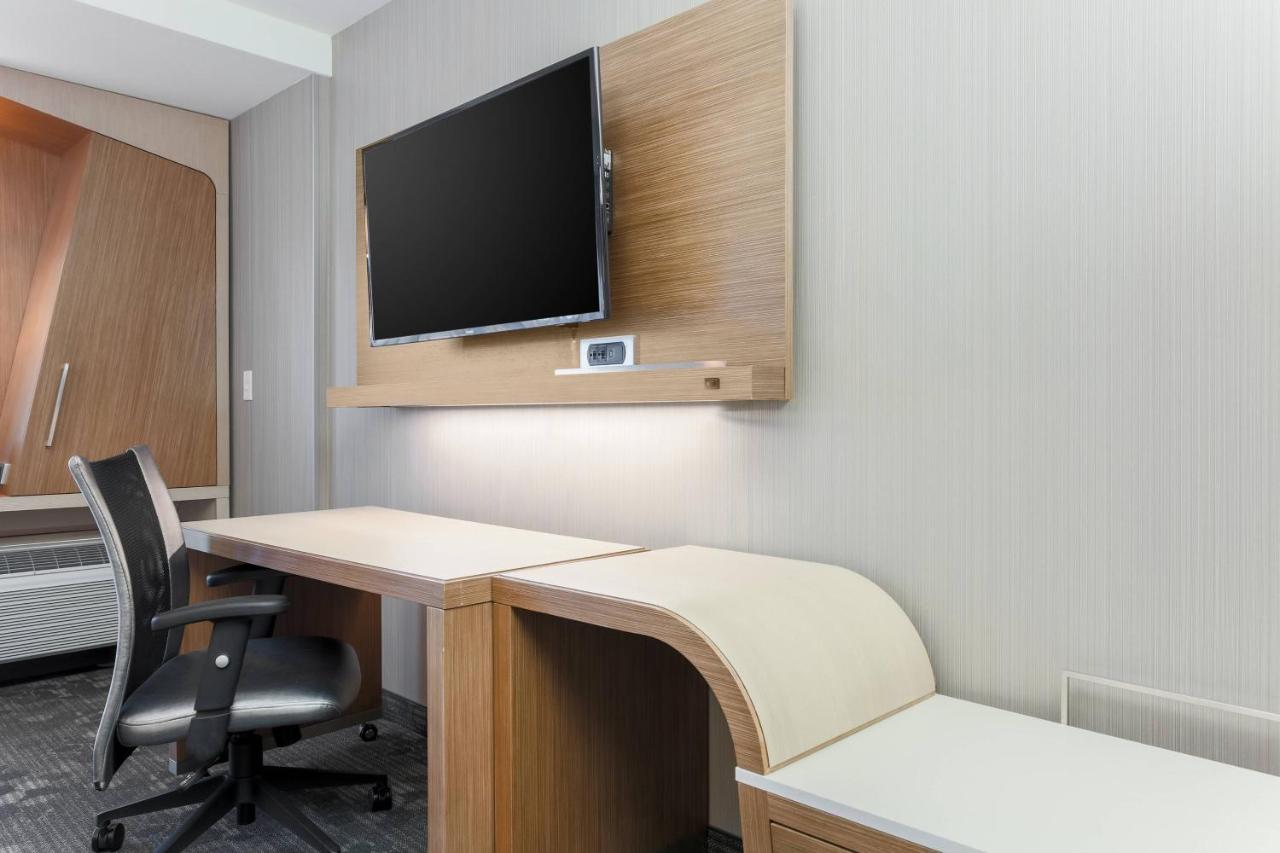 | Courtyard by Marriott Dallas Midlothian at Midlothian Conference Center