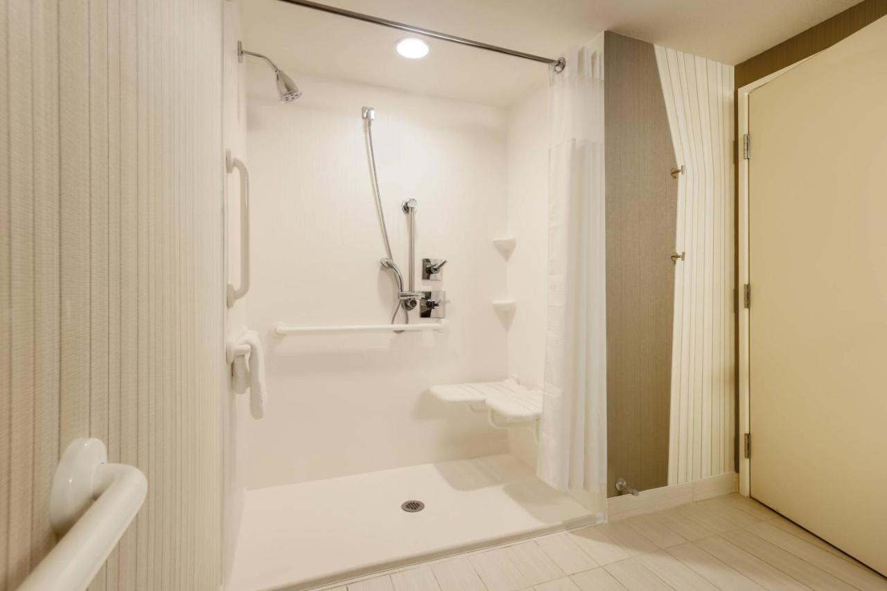 | Courtyard by Marriott Dallas Midlothian at Midlothian Conference Center
