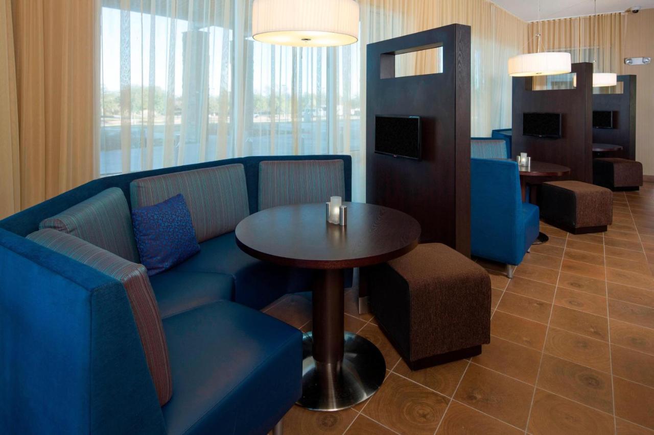 | Courtyard by Marriott Dallas Midlothian at Midlothian Conference Center