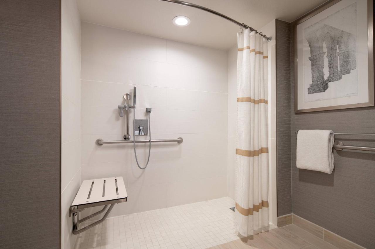 1 Bedroom Junior Suite at Marriott Riverside at the Convention Center
