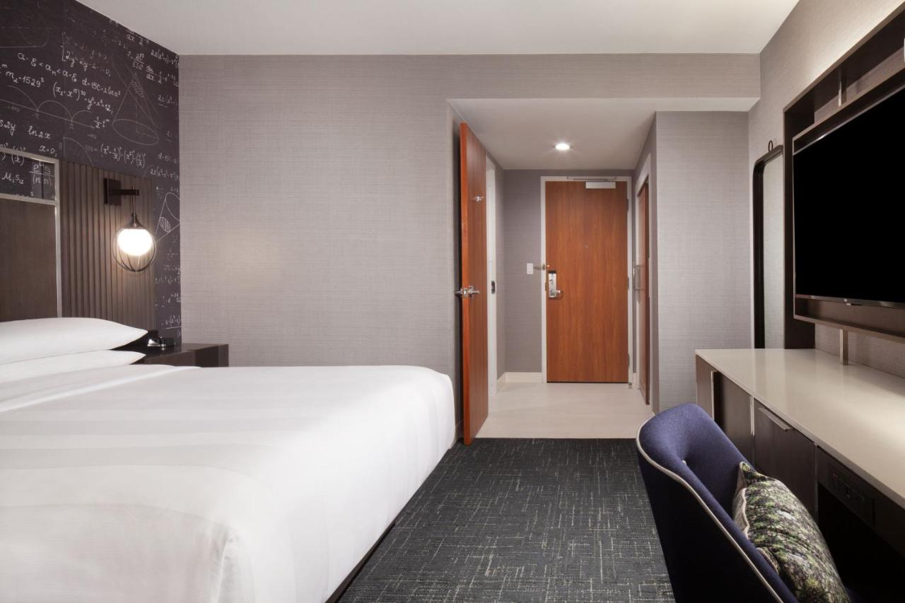 Standard King Room at Fremont Marriott Silicon Valley