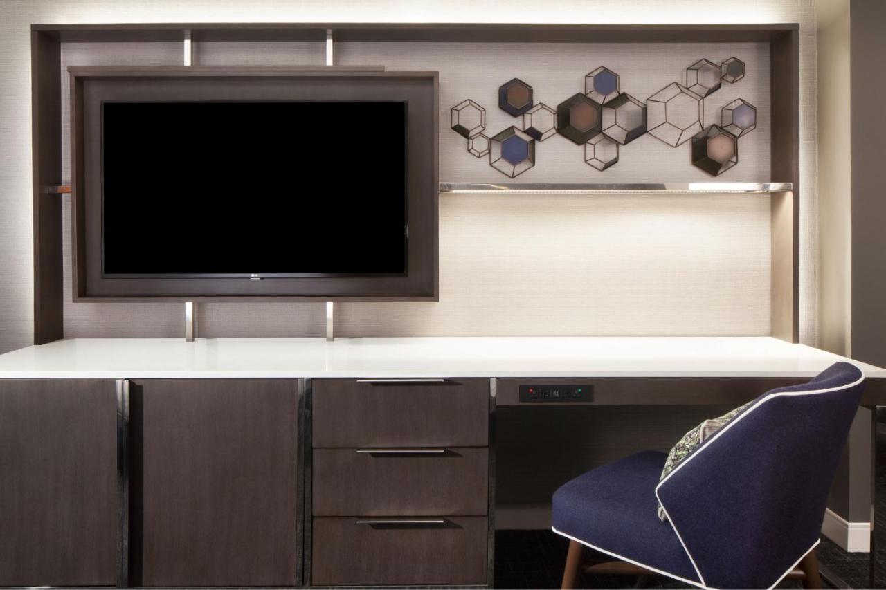 Standard King Room at Fremont Marriott Silicon Valley