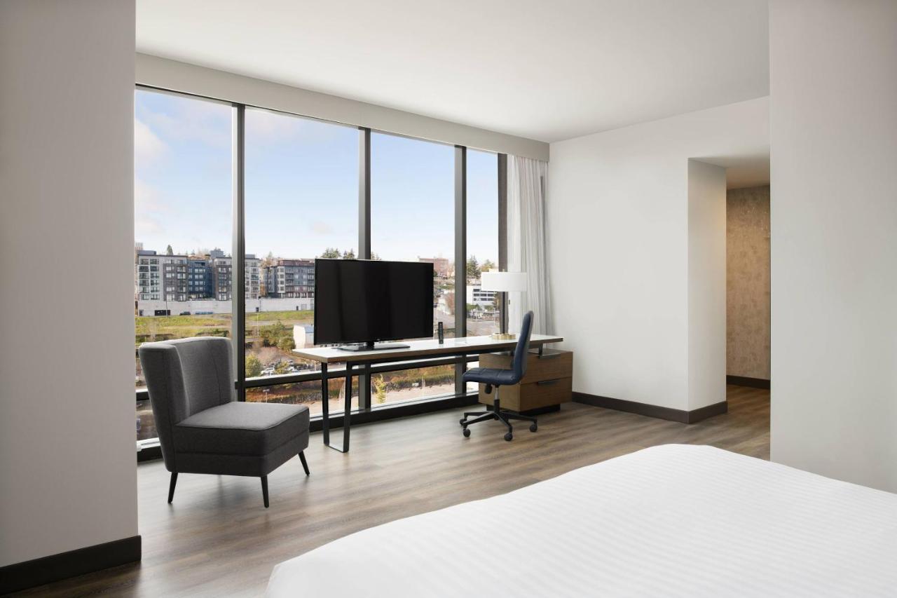 Executive Suite, 1 King, Corner room at Marriott Tacoma Downtown