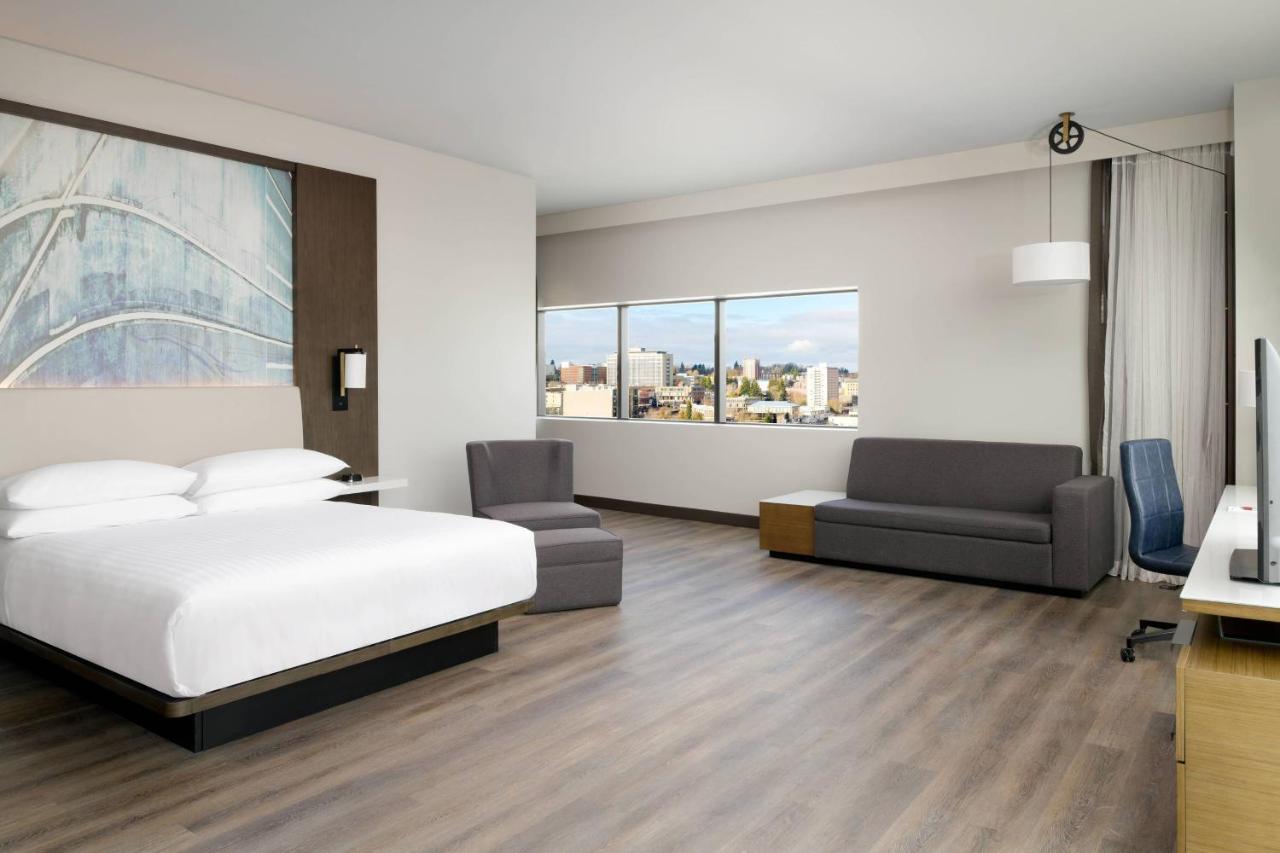 Executive Suite, 1 King, Sofa bed, City view, Corner room at Marriott Tacoma Downtown