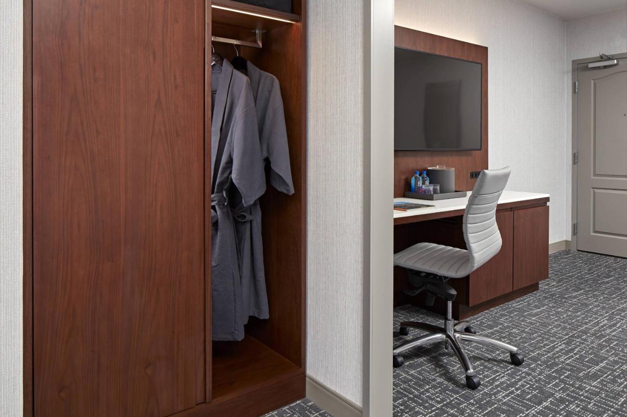 One-Bedroom Suite with Two Queen Beds and Sofa Bed at San Mateo Marriott San Francisco Airport