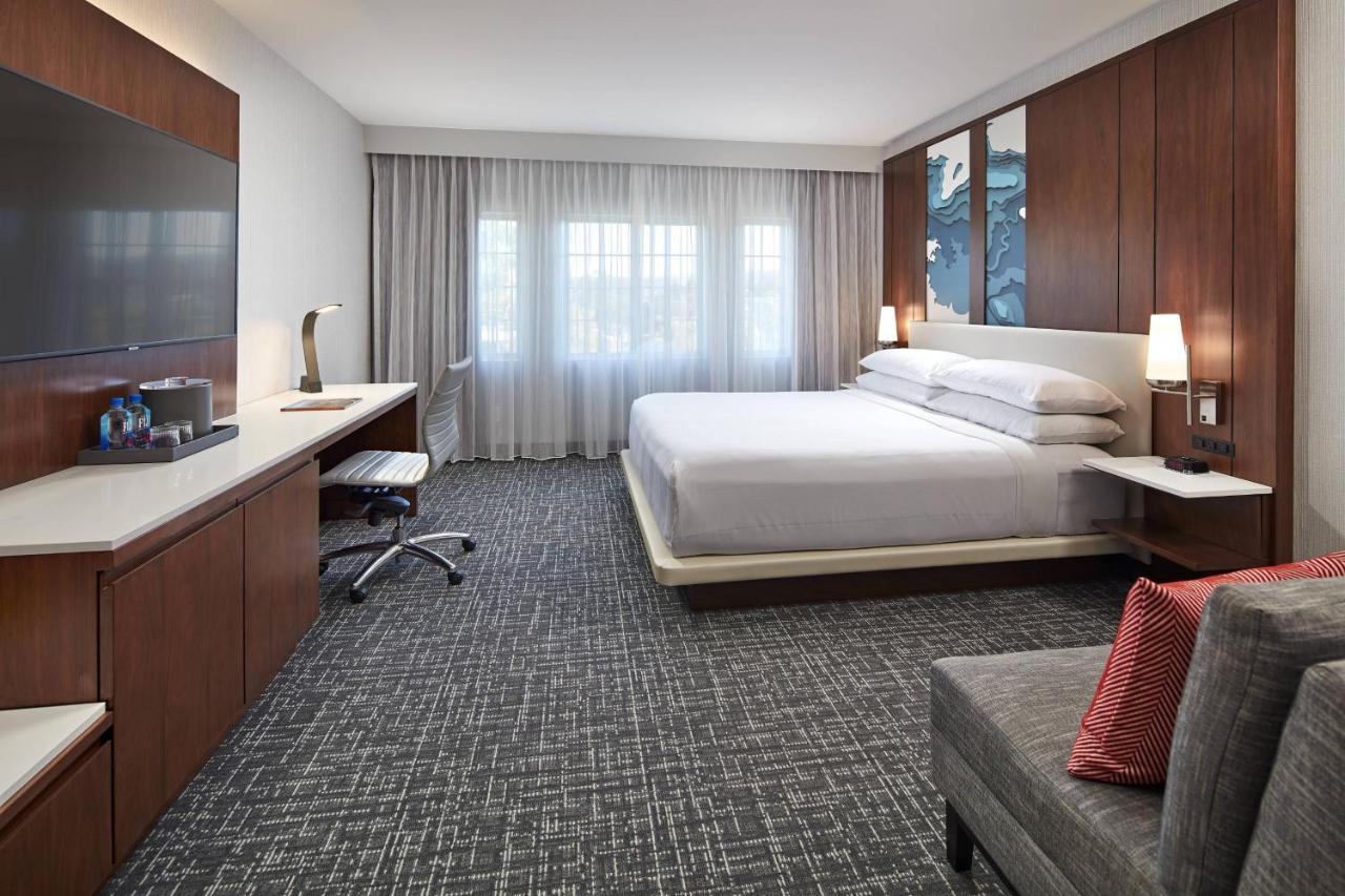 King Room with Sofa Bed - Concierge Lounge Access at San Mateo Marriott San Francisco Airport