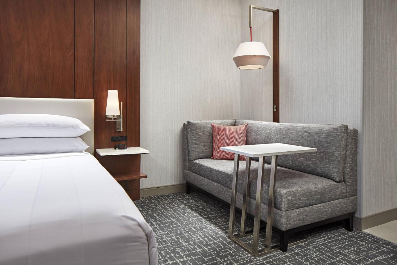 King Room with Sofa Bed - Concierge Lounge Access at San Mateo Marriott San Francisco Airport
