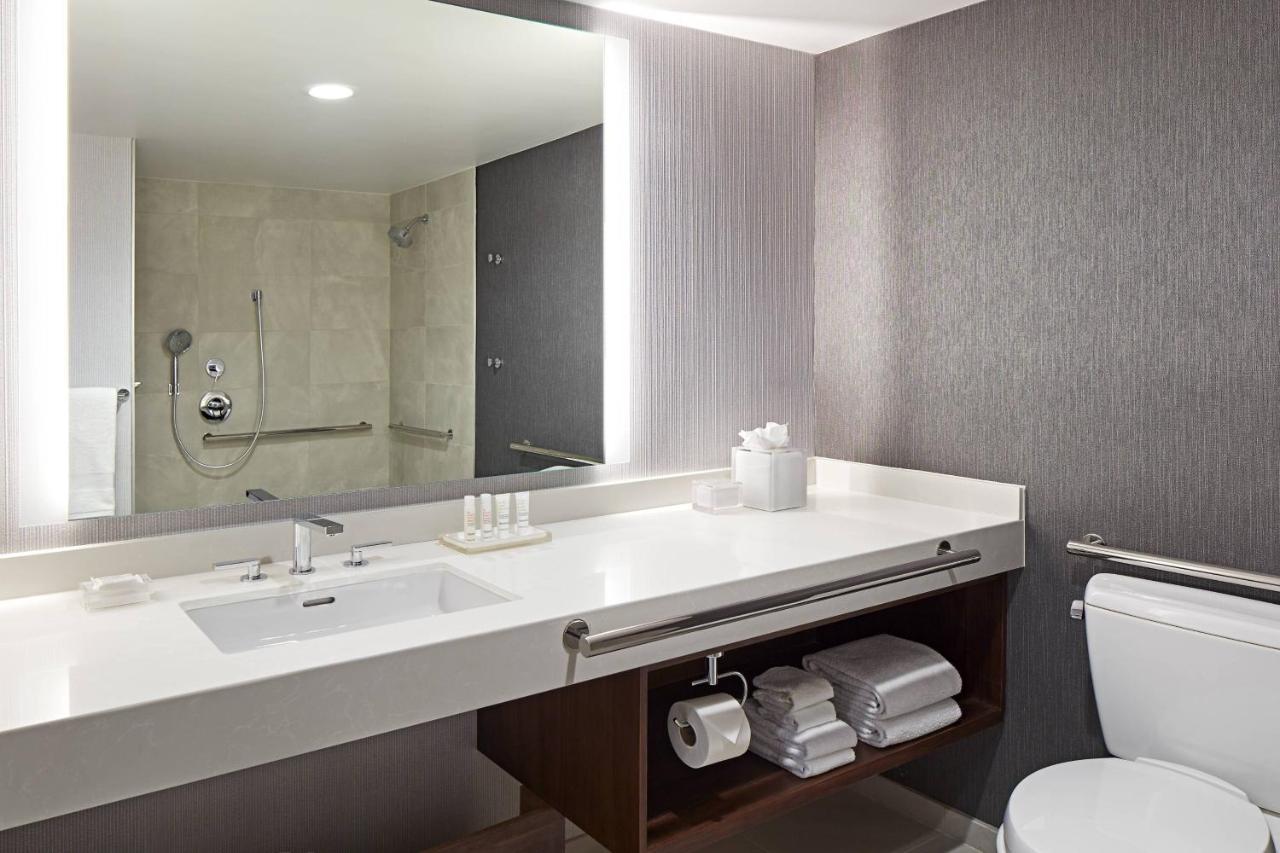 Queen Room with Two Queen Beds - Concierge Lounge Access at San Mateo Marriott San Francisco Airport