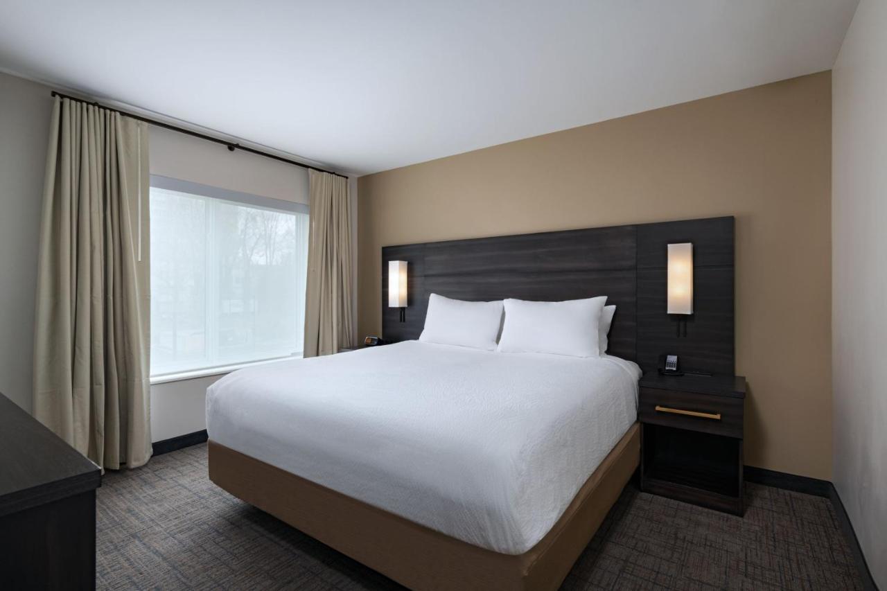| Residence Inn New Brunswick Tower Center Blvd.