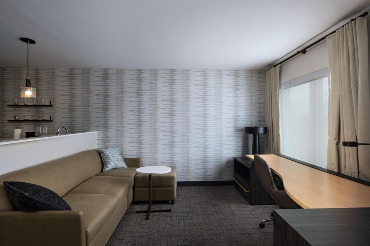 | Residence Inn New Brunswick Tower Center Blvd.