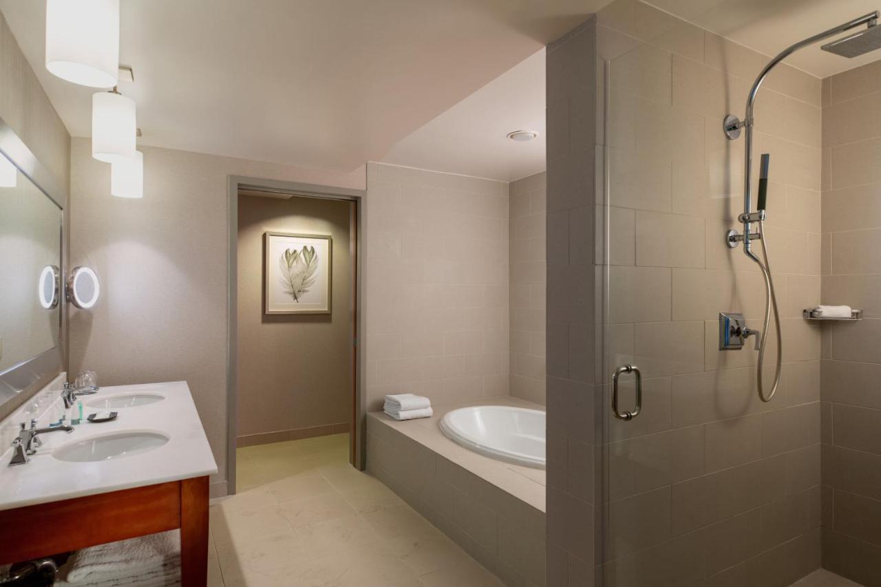 Deluxe Junior Suite - Club Level at The Westin Chicago Lombard