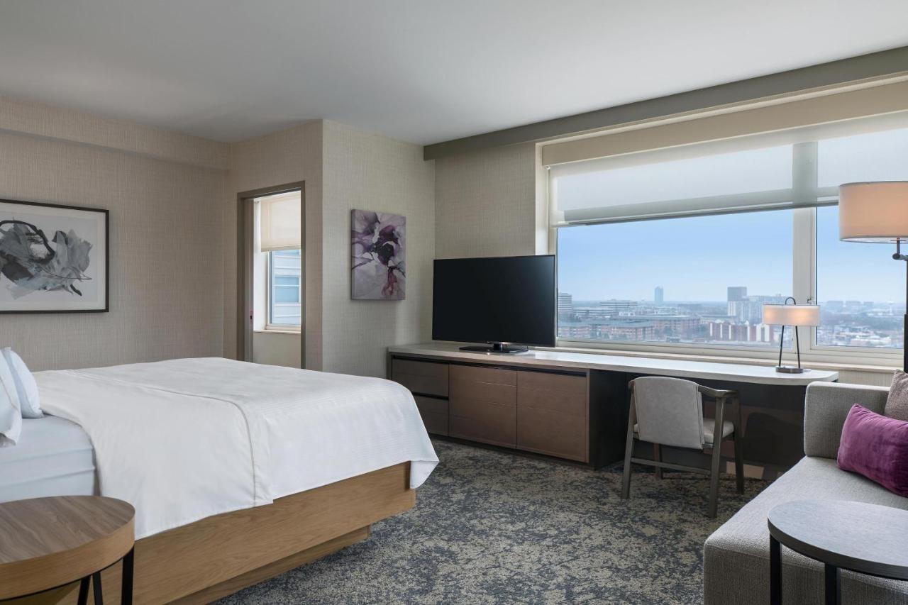 Deluxe Corner King Room at The Westin Chicago Lombard
