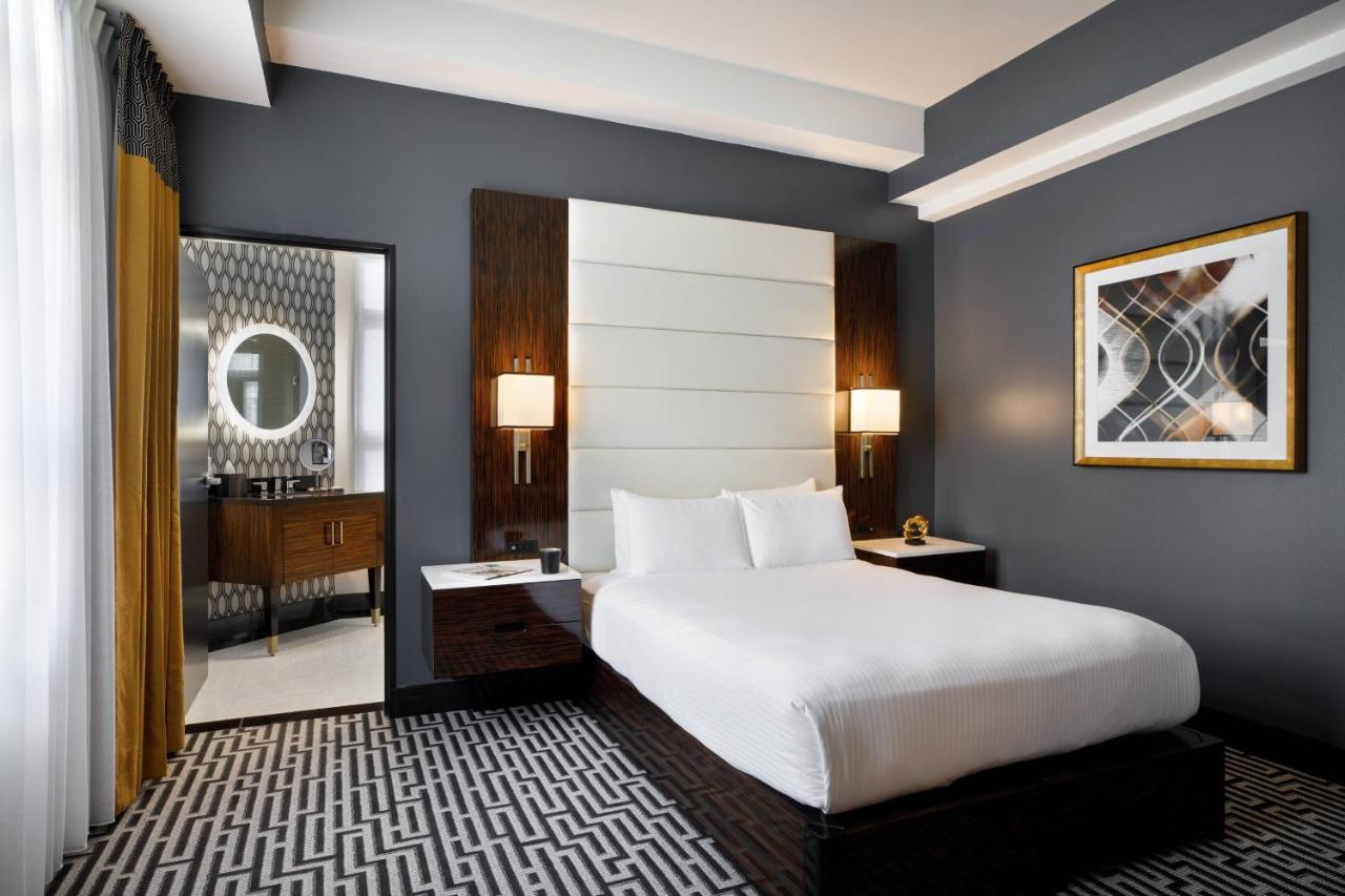 Guest room, 1 Queen, City view at Hotel Metro, Autograph Collection