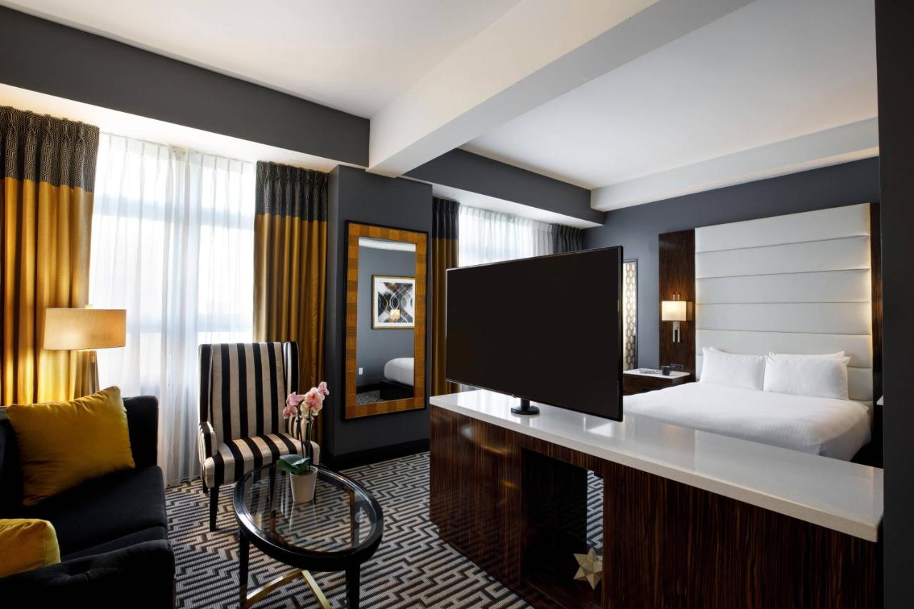 Guest room, 1 Queen, City view at Hotel Metro, Autograph Collection