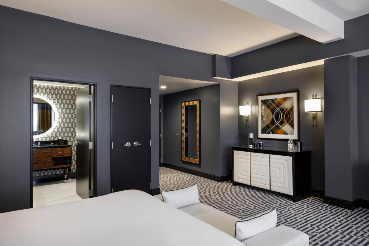 Guest Room, 1 King at Hotel Metro, Autograph Collection