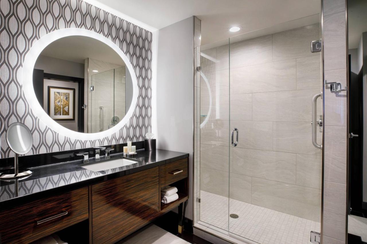 Guest room, 2 Queen, City view at Hotel Metro, Autograph Collection