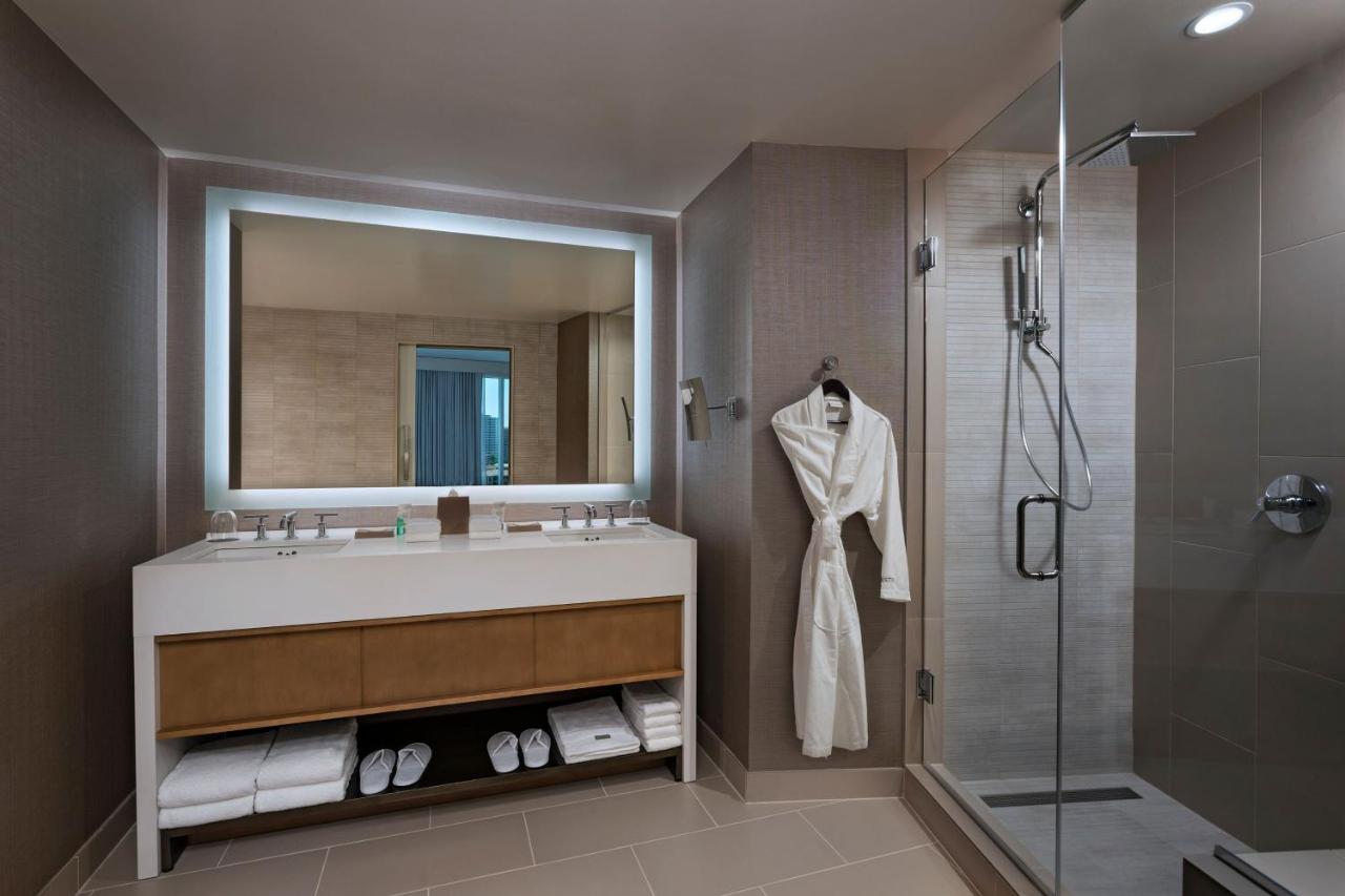Renewal Suite, Club level, 1 Bedroom Suite, 1 King at The Westin Irving Convention Center at Las Colinas