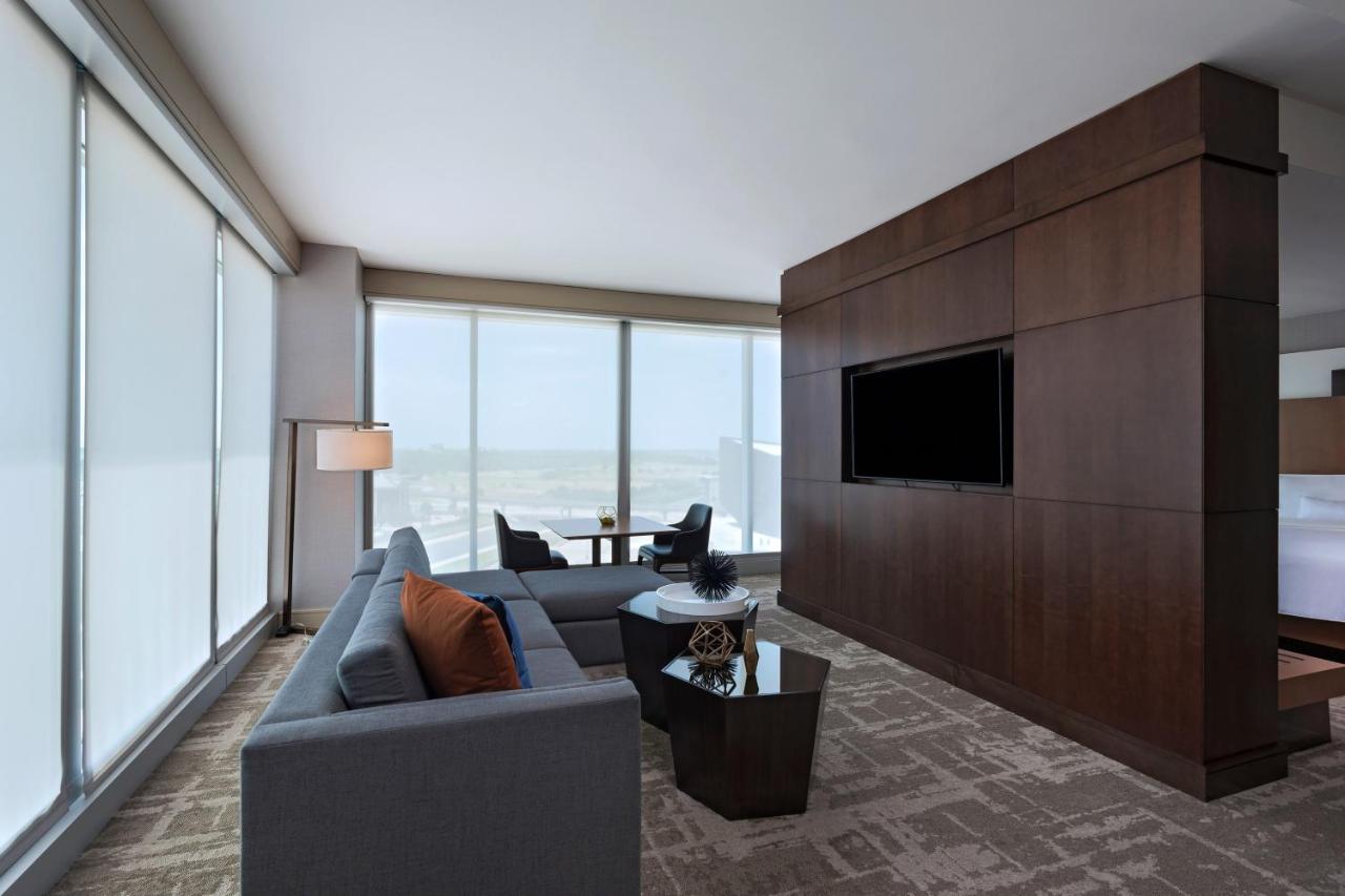 Executive Suite, Executive Suite, 1 King at The Westin Irving Convention Center at Las Colinas