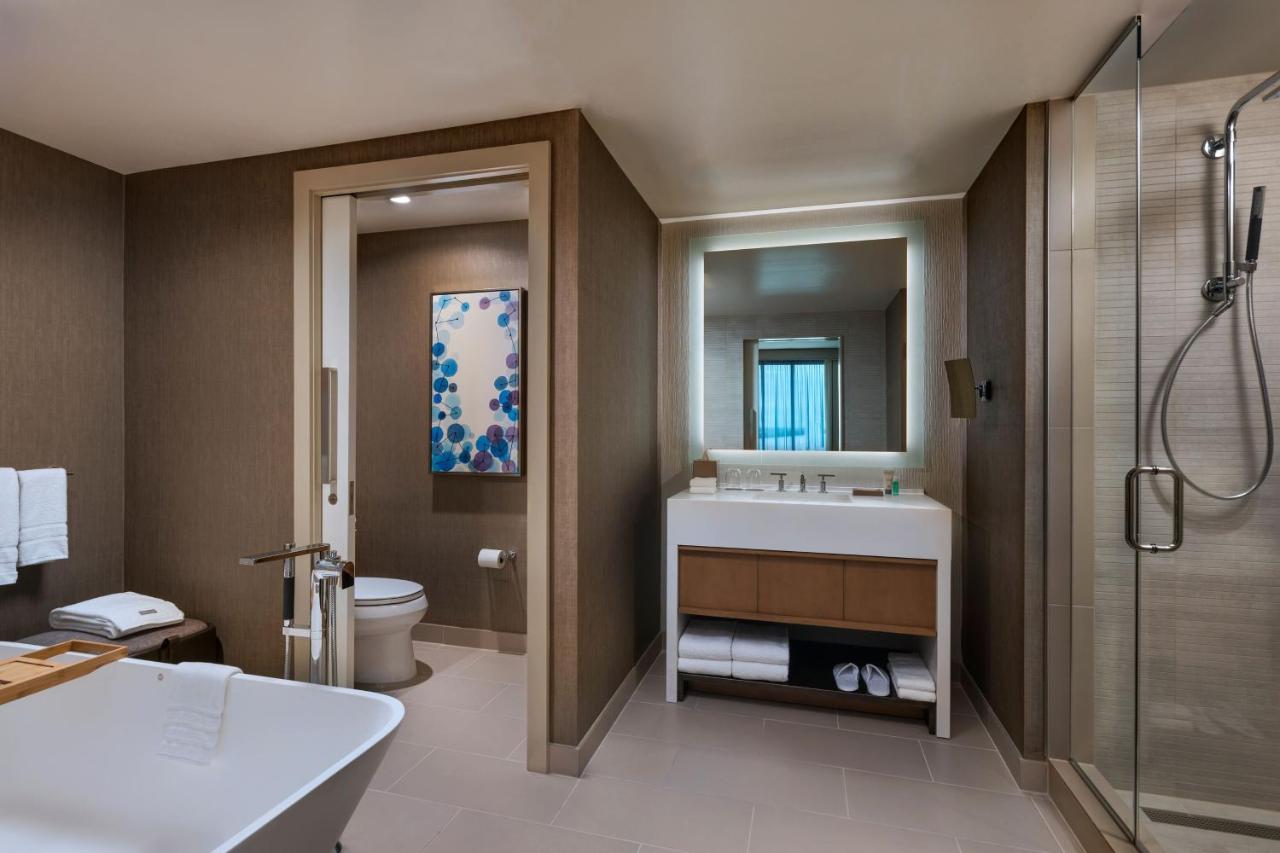 Executive Suite, Executive Suite, 1 King at The Westin Irving Convention Center at Las Colinas