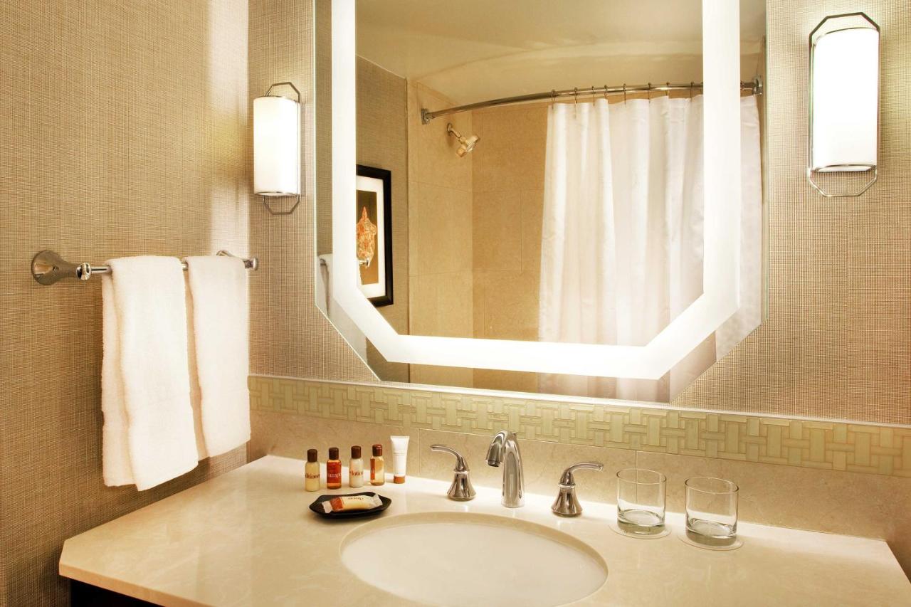 Club level, Guest room, 2 Double at Sheraton New Orleans Hotel
