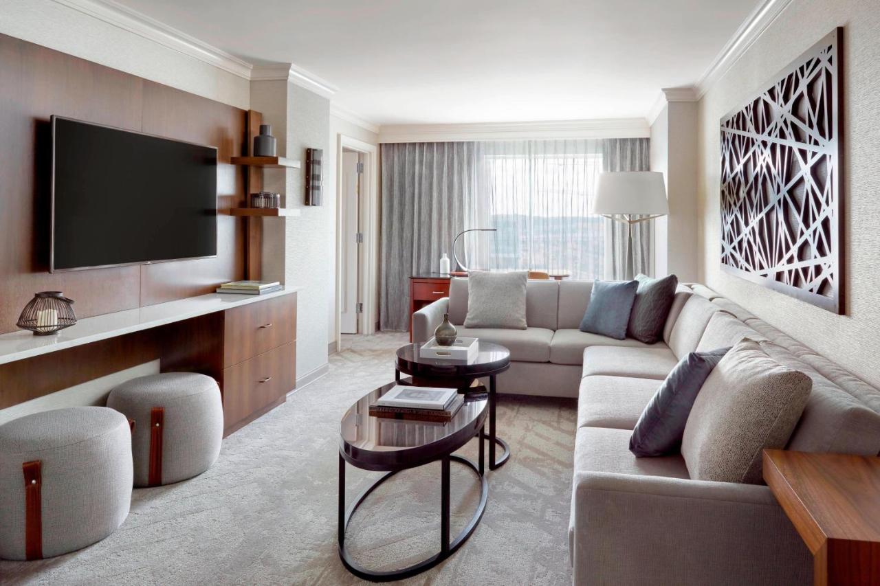 Executive Suite, 1 Bedroom Executive Suite, 1 King at Atlanta Airport Marriott Gateway