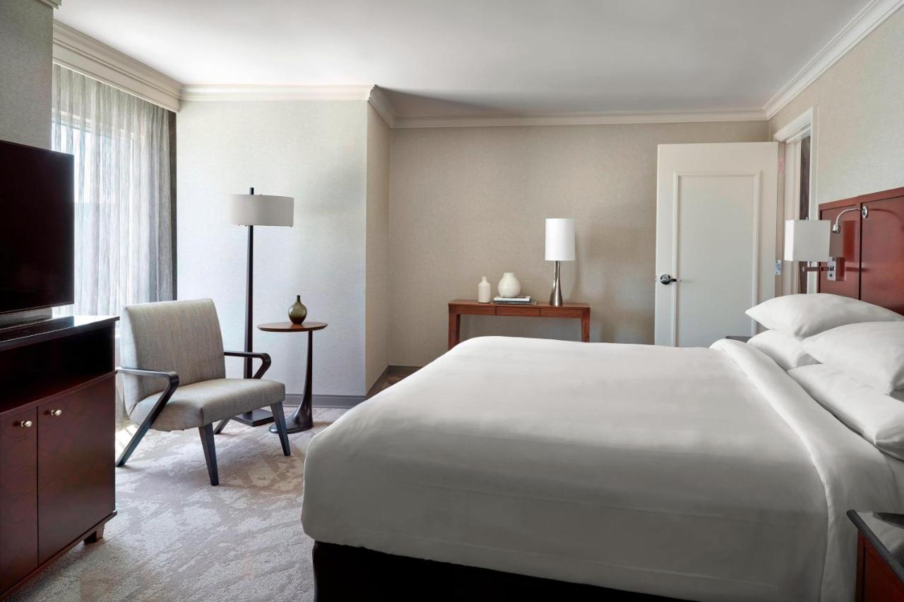 Executive Suite, 1 Bedroom Executive Suite, 1 King at Atlanta Airport Marriott Gateway