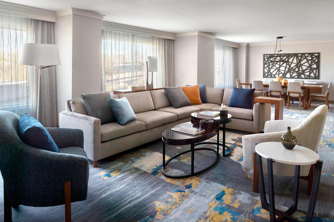 Hospitality Suite, King at Atlanta Airport Marriott Gateway