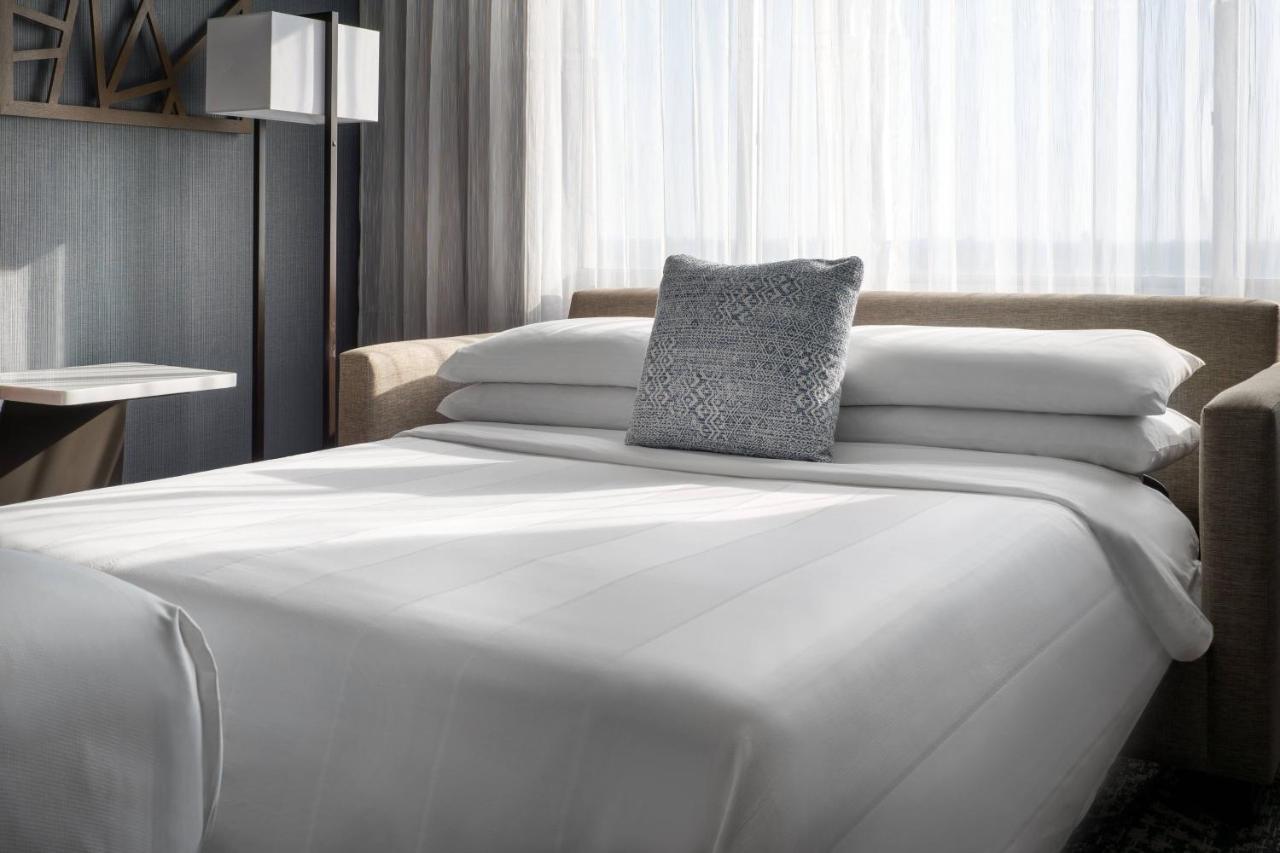 King Guest Room at Bakersfield Marriott at the Convention Center