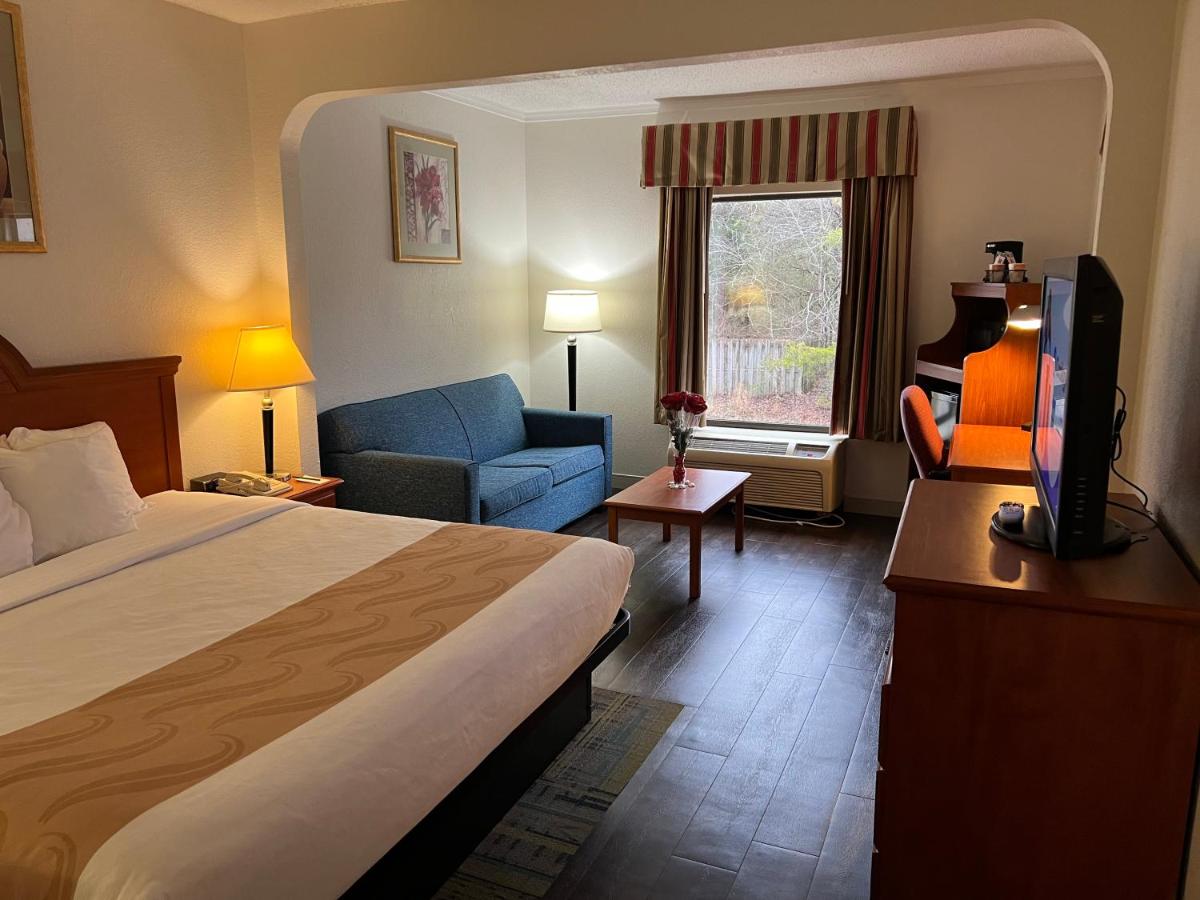 King Suite - Accessible/Non-Smoking at Quality Suites Altavista - Lynchburg South