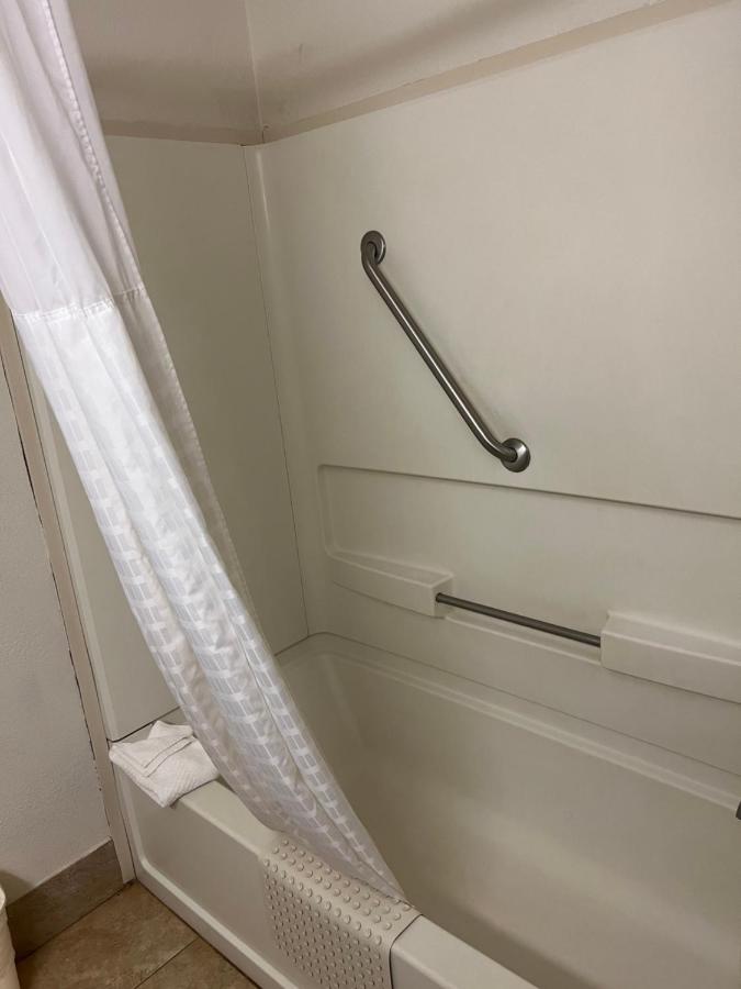King Suite - Accessible/Non-Smoking at Quality Suites Altavista - Lynchburg South