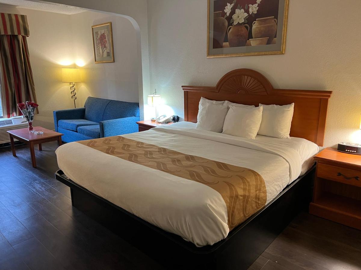 King Suite - Non-Smoking at Quality Suites Altavista - Lynchburg South