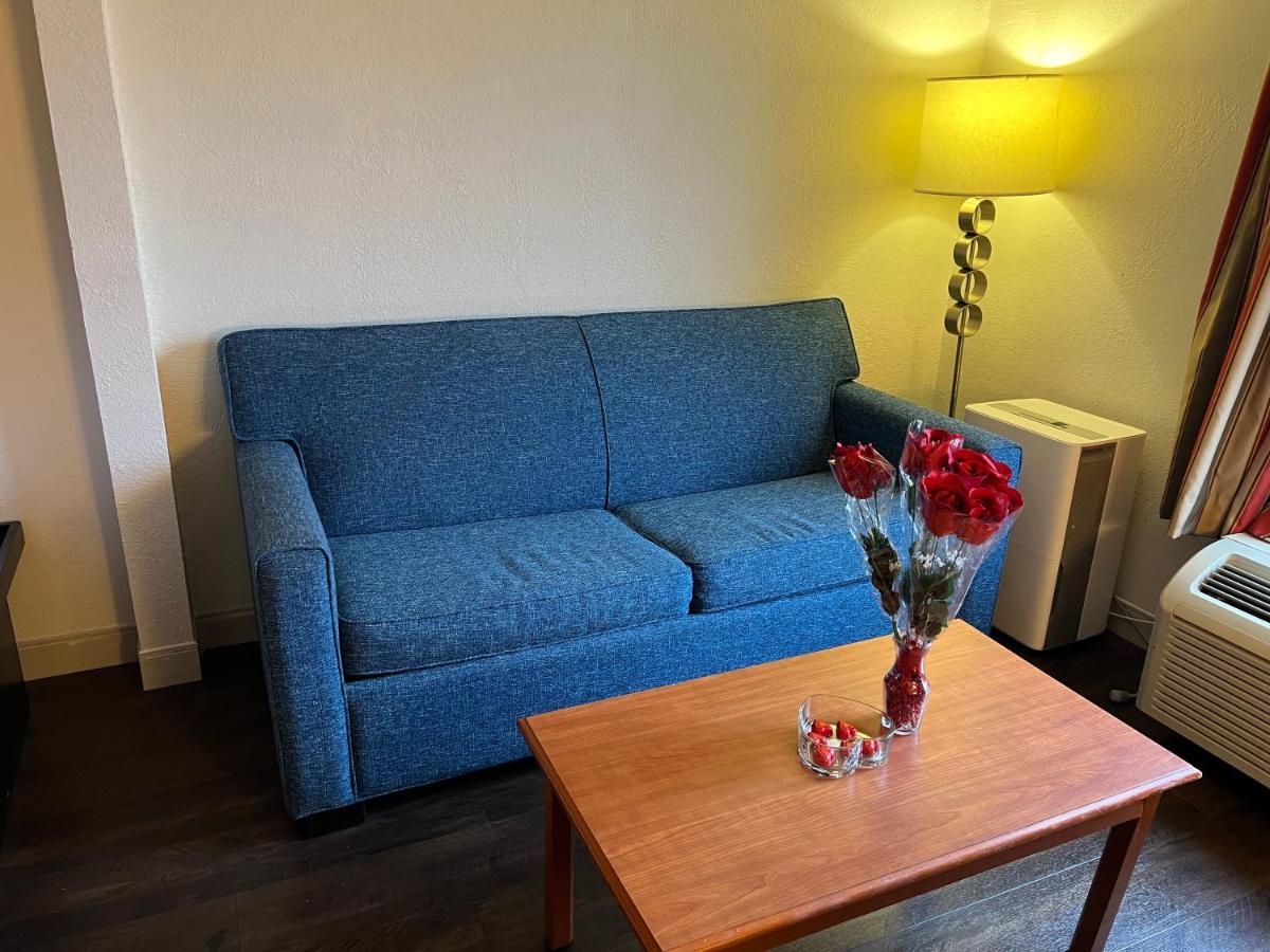 King Suite - Non-Smoking at Quality Suites Altavista - Lynchburg South