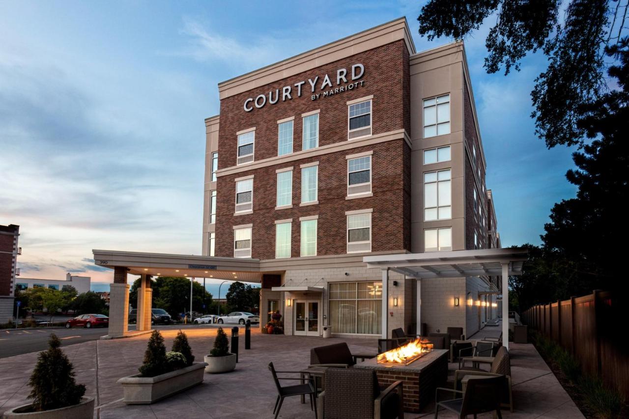 | Courtyard Rochester Downtown