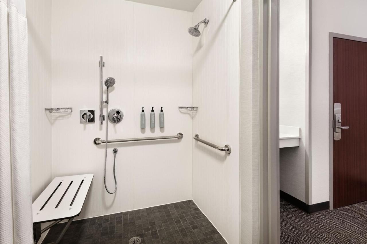 King Room at Courtyard by Marriott Burlington