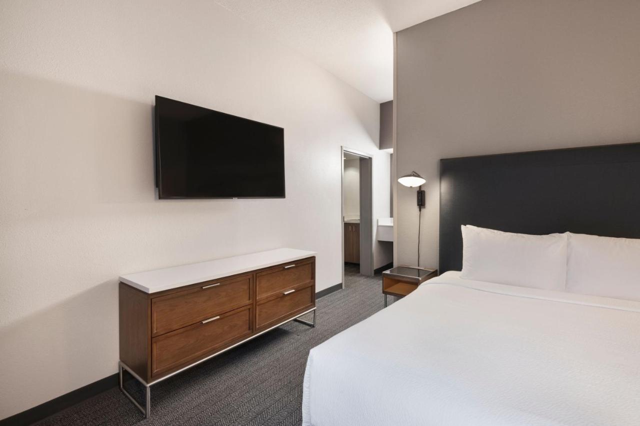 1 Bedroom Suite, 1 King, Sofa bed, Courtyard view, Balcony at Courtyard by Marriott Burlington